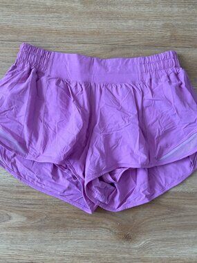Lululemon Athletic Hotty Hot Short II 2.5” Magenta Glow Women’s Size 8